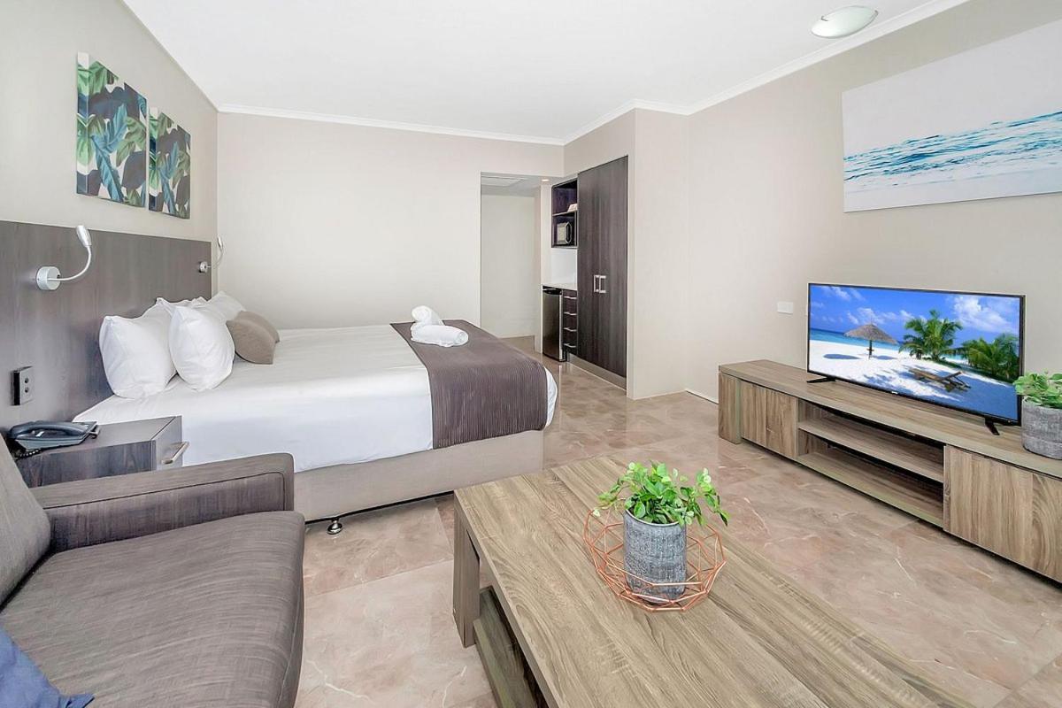 Sunshine Tower Hotel Кернс Екстериор снимка