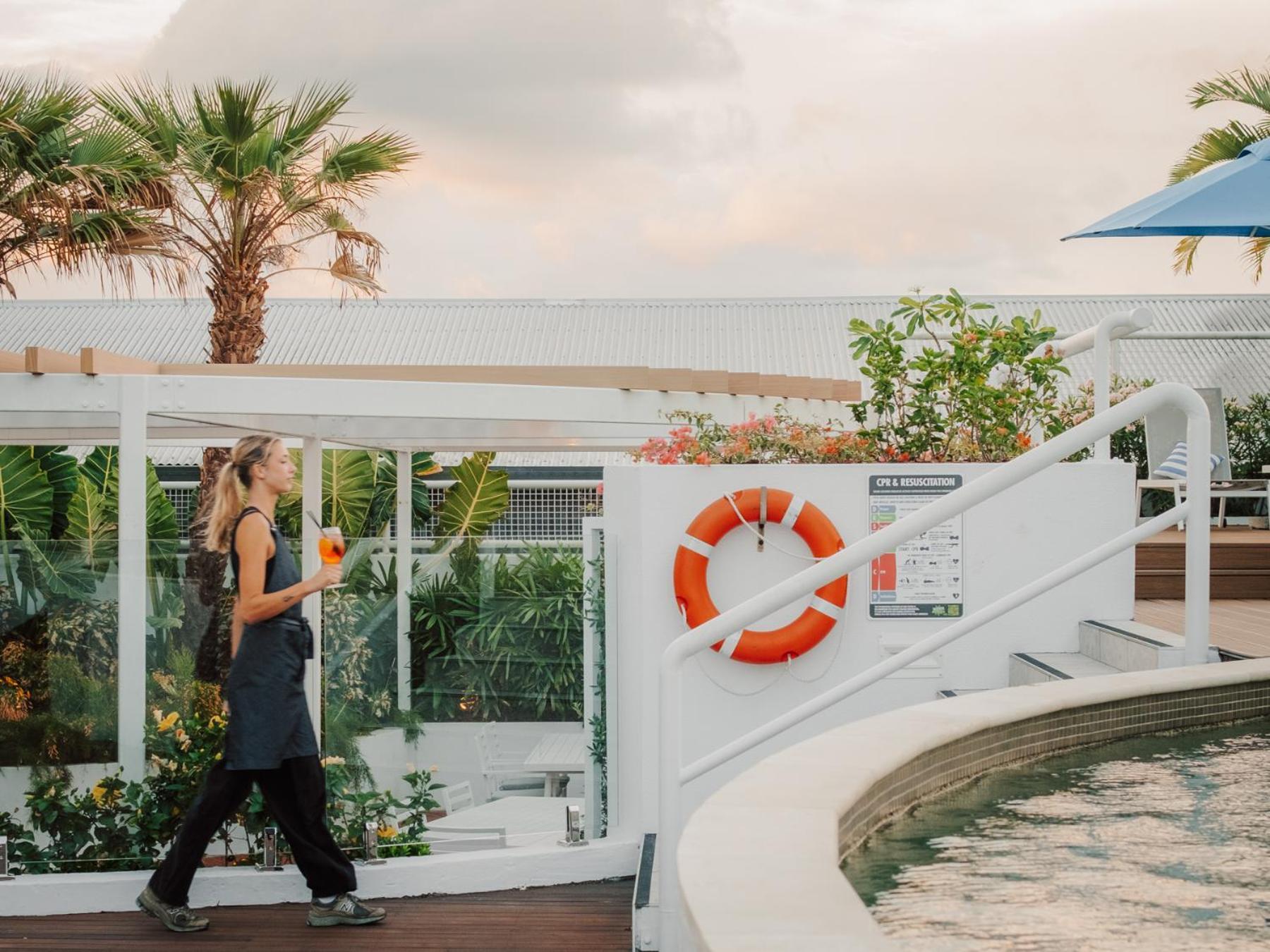 Sunshine Tower Hotel Кернс Екстериор снимка