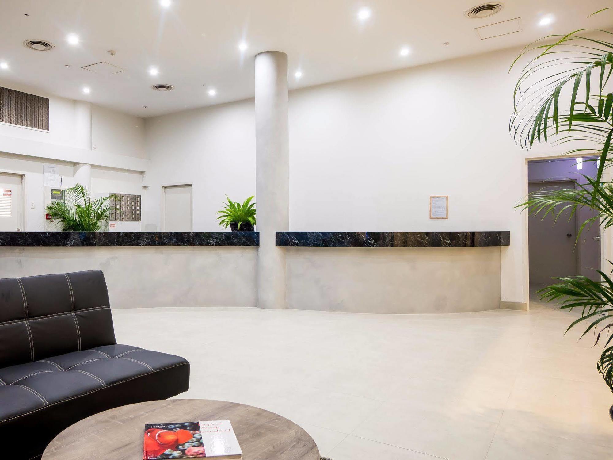 Sunshine Tower Hotel Кернс Екстериор снимка