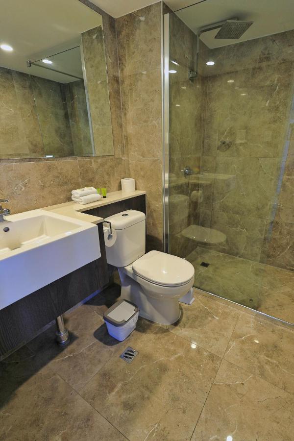 Sunshine Tower Hotel Кернс Екстериор снимка